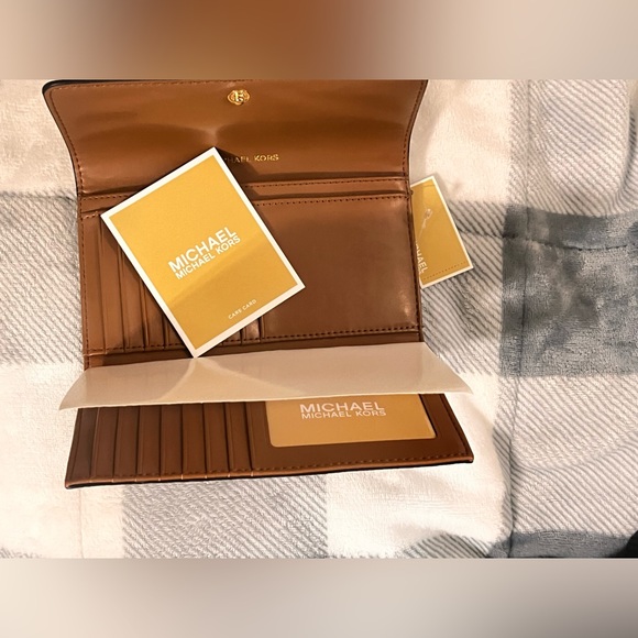 Michael Kors Jetset Charm Large Trifold Wallet with tags - Picture 3 of 5